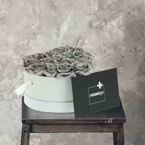 Relaxdays Bouquet Rose Eterne, Box Bianca Cuore, 18 Fiori Finti, Elegante Idea Regalo, Scatola Romantica, Bianco Argento 3 Relaxdays Bouquet Rose Eterne, Box Bianca Cuore, 18 Fiori Finti, Elegante Idea Regalo, Scatola Romantica, Bianco Argento - immagine 3