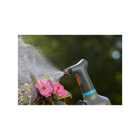 GARDENA Spruzzatore Per Piante A Batteria, Capacità: 1 L, Getto Regolabile Da Fine A Nebulizzato EasyPump 1 Lt (11114-20) 4 GARDENA Spruzzatore Per Piante A Batteria, Capacità: 1 L, Getto Regolabile Da Fine A Nebulizzato EasyPump 1 Lt (11114-20) - immagine 4